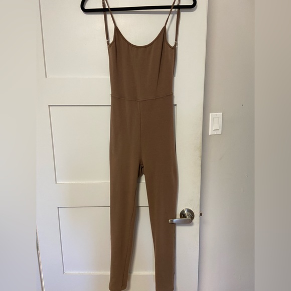 Aritzia jumpsuit worn once - Picture 1 of 2